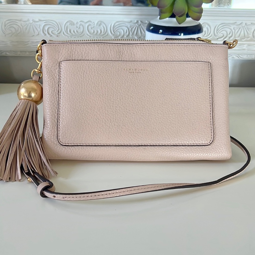 Tory Burch Crossbody Bag. NEW condition.  Light blush color.